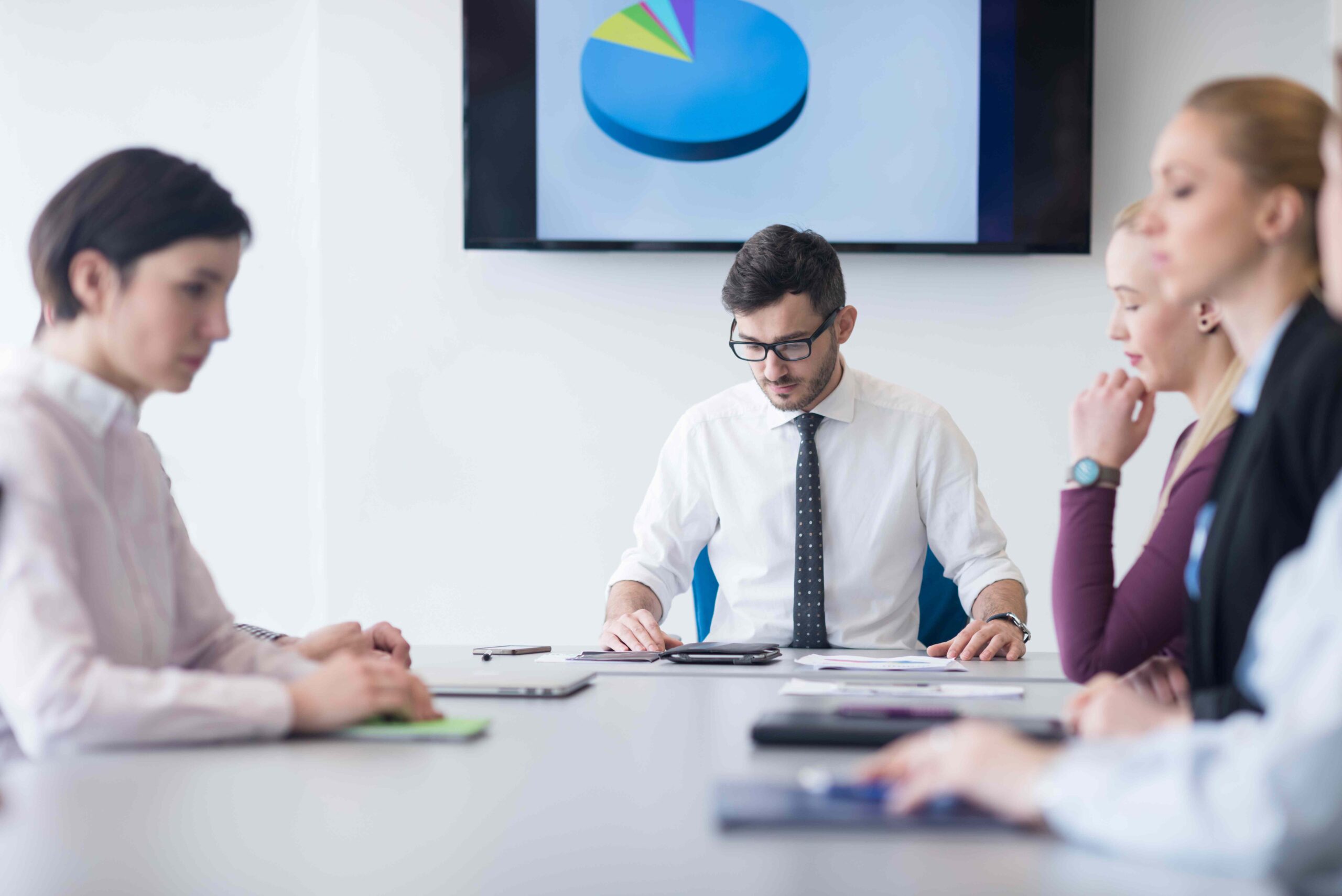 young-professionals-collaborating-in-a-modern-office-brainstorming-ideas-and-projects-SBI-322351615_11zon